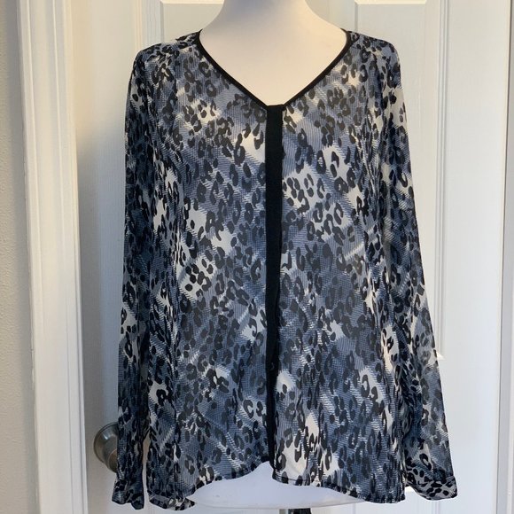 WOT, Sold Out! CAbi Fatale Blouse, Size Small - Picture 3 of 8